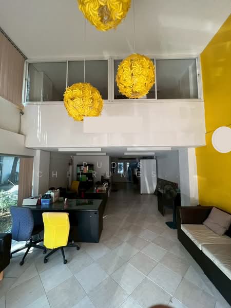 Commercial Building for Rent – Near BTS Wongwian Yai, Bangkok, Khlong Ton Sai, Khlong San, Bangkok, , 320 sqm, Shophouse For Rent, by Pudis Chitrungsakorn, 500340700 - DDproperty.com