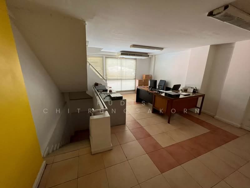 Commercial Building for Rent – Near BTS Wongwian Yai, Bangkok, Khlong Ton Sai, Khlong San, Bangkok, , 320 sqm, Shophouse For Rent, by Pudis Chitrungsakorn, 500340700 - DDproperty.com