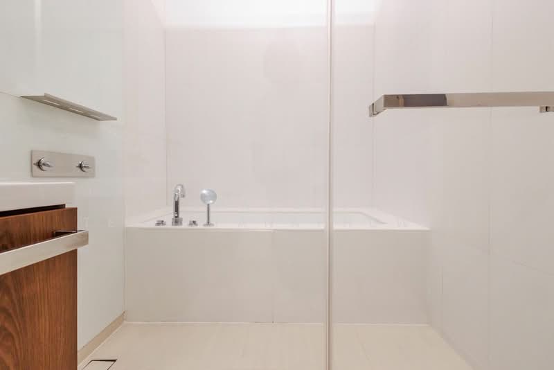 185 Rajadamri, Bangkok, 185 Rajadamri Road, Lumphini, Pathum Wan, Bangkok, 2 Bedrooms, 108 sqm, Condo For Rent, by Papavalin Techatanaphuwit, 500340719 - DDproperty.com