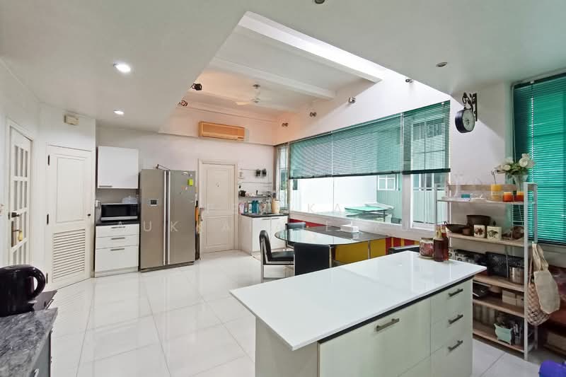 Premier Condominium : พรีเมียร์ คอนโดมิเนียม, กรุงเทพ, ถนนสุขุมวิท 24, คลองตัน, คลองเตย, กรุงเทพ, 410 ตร.ม., คอนโด ขาย, โดย Pemika Aukkaraleekul, 500340801 - DDproperty.com