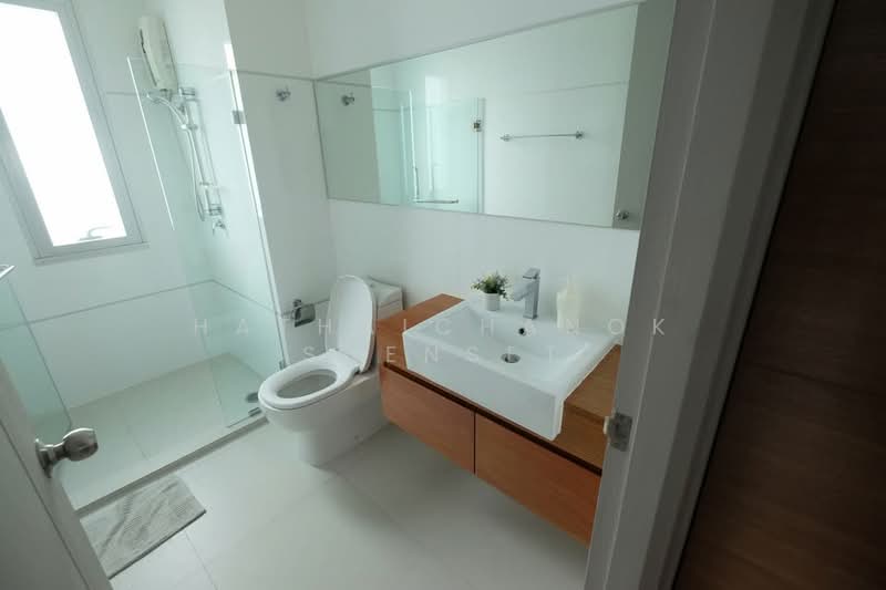 Thru Thonglor, Bangkok, Petchaburi Road, Bang Kapi, Huai Khwang, Bangkok, 2 Bedrooms, 62 sqm, Condo For Rent, by Hathaichanok Saenset, 500340813 - DDproperty.com