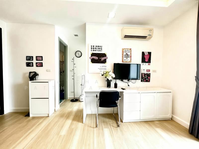 Thru Thonglor, Bangkok, Petchaburi Road, Bang Kapi, Huai Khwang, Bangkok, 1 Bedroom, 31 sqm, Condo For Rent, by Patcharames Pattharapornviboon, 500340853 - DDproperty.com