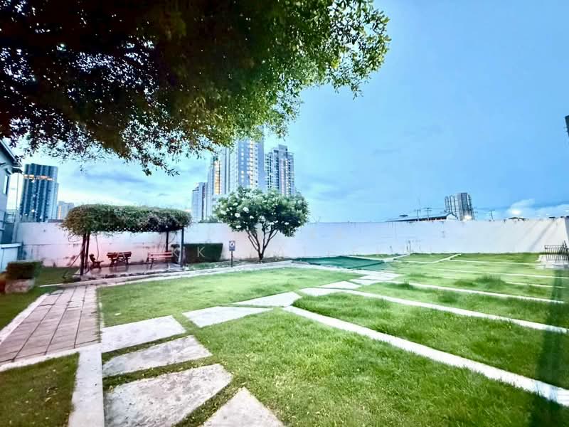 Bless Town Sukhumvit 50, Bangkok, Sukhumvit 50 Road, Phra Kanong, Khlong Toei, Bangkok, 3 Bedrooms, 263 sqm, Townhouse For Sale, by Pemika Aukkaraleekul, 500340947 - DDproperty.com