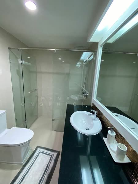 G.P. Grande Tower, Bangkok, 55 Sukhumvit 23, Khlongtoei Nua, Watthana, Bangkok, 3 Bedrooms, 220 sqm, Apartment For Rent, by Pensasi Ongphichetmetha, 500340981 - DDproperty.com