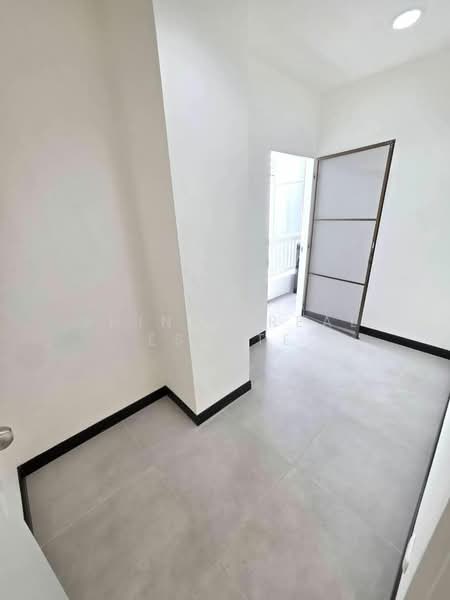The Waterford Thonglor 11, Bangkok, 219 Soi Thonglor Sukhumvit Road, Khlong Tan Nua, Watthana, Bangkok, 3 Bedrooms, 400 sqm, Condo For Rent, by Shinyu Real Estate, 500341238 - DDproperty.com