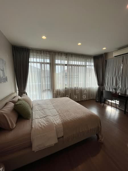 Setthasiri Srinakarin-Rama 9, Bangkok, Soi Krungthep Kreetha 7, Hua Mak, Bang Kapi, Bangkok, 4 Bedrooms, 280 sqm, Single Detached House For Rent, by Pranisa Jirathongpoon, 500341630 - DDproperty.com