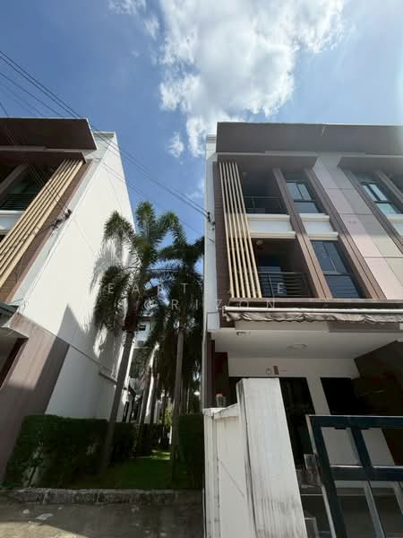 Baan Klang Muang Kalpapruek : บ้านกลางเมือง กัลปพฤกษ์, กรุงเทพ, ถนนศาลธนบุรี, บางหว้า, ภาษีเจริญ, กรุงเทพ, 135 ตร.ม., ทาวน์เฮ้าส์ ขาย, โดย Eastblue Horizon, 500341665 - DDproperty.com