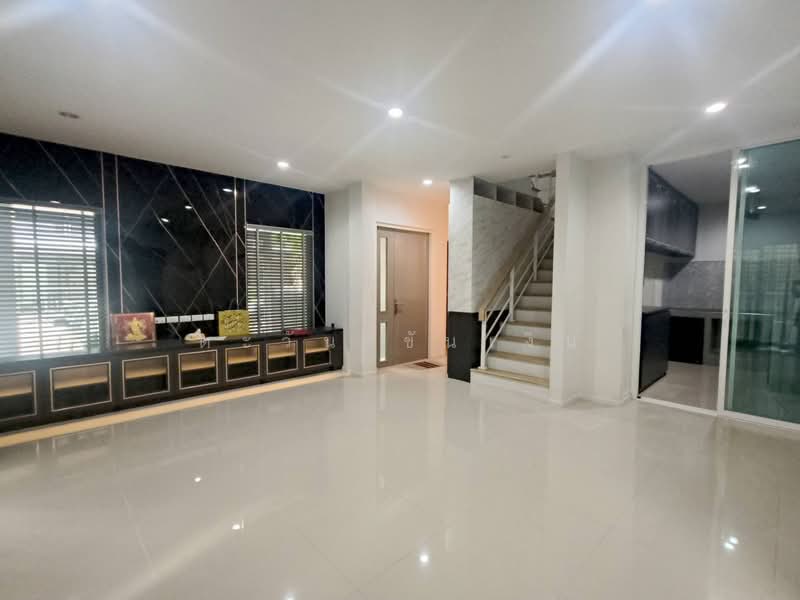 Baan Klang Muang The Edition Rama 9-Krungthep Kreetha, Bangkok, Kanchanaphisek Road 23, Saphan Sung, Saphan Sung, Bangkok, 4 Bedrooms, 218 sqm, Semi-Detached House (Twin House) For Sale, by ตะวัน ขันเงิน, 500341698 - DDproperty.com