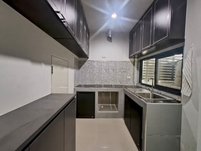 Baan Klang Muang The Edition Rama 9-Krungthep Kreetha, Bangkok, Kanchanaphisek Road 23, Saphan Sung, Saphan Sung, Bangkok, 4 Bedrooms, 218 sqm, Semi-Detached House (Twin House) For Sale, by ตะวัน ขันเงิน, 500341698 - DDproperty.com