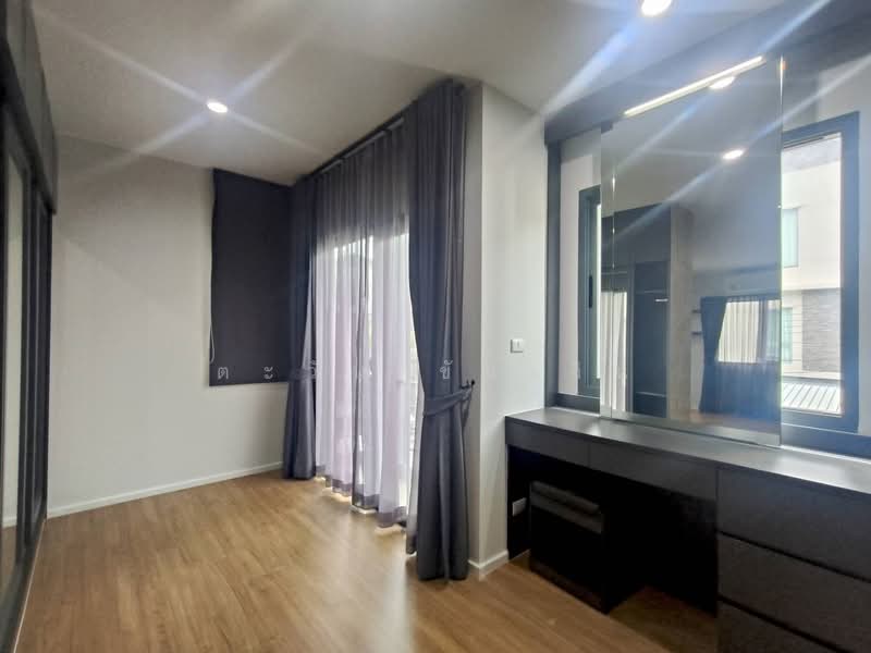 Baan Klang Muang The Edition Rama 9-Krungthep Kreetha, Bangkok, Kanchanaphisek Road 23, Saphan Sung, Saphan Sung, Bangkok, 4 Bedrooms, 218 sqm, Semi-Detached House (Twin House) For Sale, by ตะวัน ขันเงิน, 500341698 - DDproperty.com