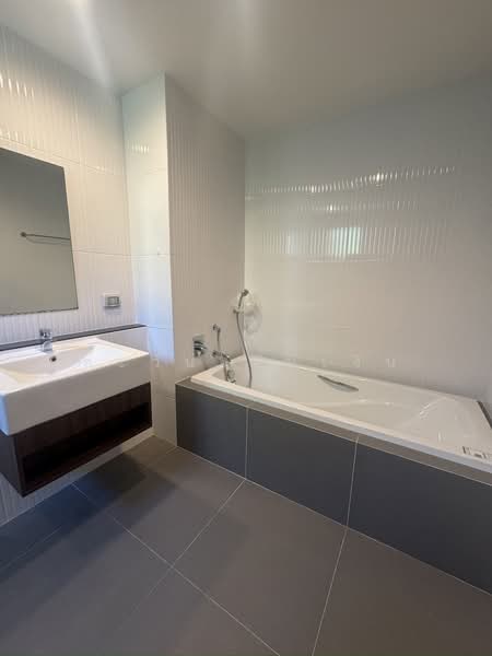 Baan Klang Muang The Edition Rama 9-Krungthep Kreetha, Bangkok, Kanchanaphisek Road 23, Saphan Sung, Saphan Sung, Bangkok, 4 Bedrooms, 218 sqm, Semi-Detached House (Twin House) For Sale, by ตะวัน ขันเงิน, 500341698 - DDproperty.com