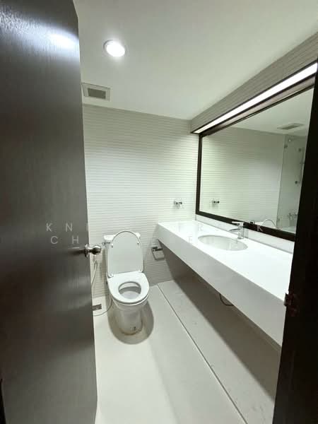Baan Suanpetch, Bangkok, 18 Soi Sukhumvit 39, Khlong Tan Nua, Watthana, Bangkok, 2 Bedrooms, 135 sqm, Condo For Rent, by Knight Frank Chartered (Thailand) Co.,Ltd, 500341796 - DDproperty.com