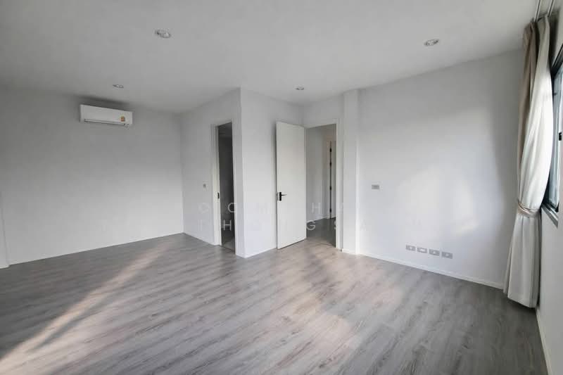 The Sonne Srinakarin-Bangna, Bangkok, Soi Chumchon Mahat Thai 3, Bangna-Trad Road, Dok Mai, Prawet, Bangkok, 4 Bedrooms, 49 sqm, Semi-Detached House (Twin House) For Sale, by Poomphat Tienthongsakul, 500341966 - DDproperty.com