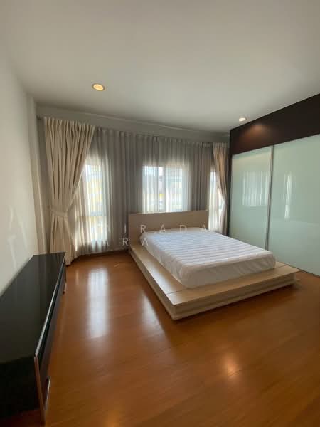 Baan Klang Muang Swiss Town Kaset-Nawamin : บ้านกลางเมือง สวิสทาวน์ เกษตร-นวมินทร์, กรุงเทพ, ซอยหมู่บ้านกลางเมือง, จรเข้บัว, ลาดพร้าว, กรุงเทพ, 200 ตร.ม., ทาวน์เฮ้าส์ ให้เช่า, โดย Airada Parasarn, 500342112 - DDproperty.com