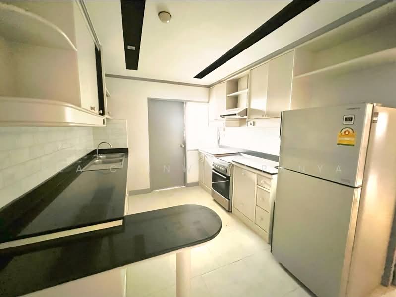 D.S. Tower 1 Sukhumvit 33, Bangkok, Soi Phrom Chit, Khlong Tan Nua, Watthana, Bangkok, 3 Bedrooms, 205 sqm, Condo For Sale, by Kla Chinworapanya, 500342163 - DDproperty.com
