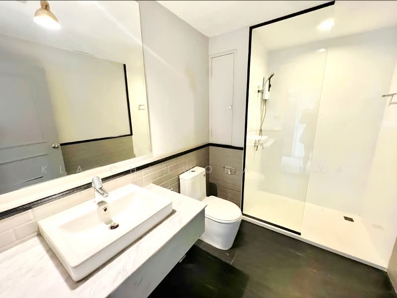 D.S. Tower 1 Sukhumvit 33, Bangkok, Soi Phrom Chit, Khlong Tan Nua, Watthana, Bangkok, 3 Bedrooms, 205 sqm, Condo For Sale, by Kla Chinworapanya, 500342163 - DDproperty.com