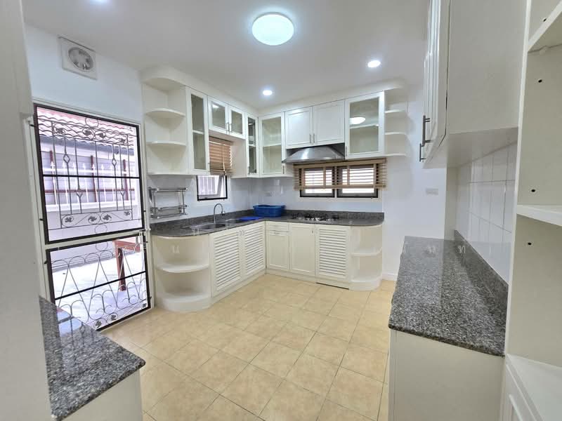 Parkway Chalet Ramkhamhaeng : พาร์คเวย์ ชาเล่ต์ รามคำแหง, กรุงเทพ, 103 ถนน รามคำแหง, มีนบุรี, มีนบุรี, กรุงเทพ, 200 ตร.ม., บ้านเดี่ยว ขาย, โดย นภัสศรณ์ วงศ์สินไทยกร (นันท์), 500342216 - DDproperty.com