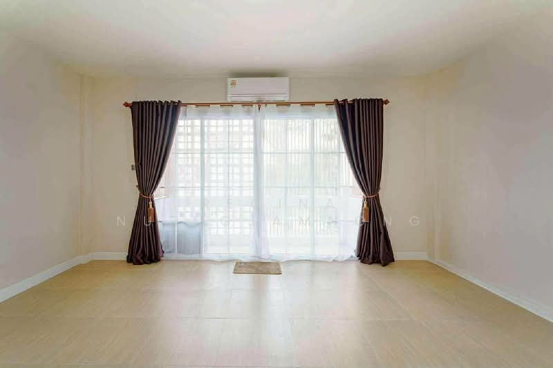 Jomtien beachfront towmhouse, Chon Buri (Pattaya), Bang Lamung, Bang Lamung (Pattaya), Chon Buri (Pattaya), 2 Bedrooms, 18 sqm, Townhouse For Sale, by Regina Nuengjamnong, 500342232 - DDproperty.com