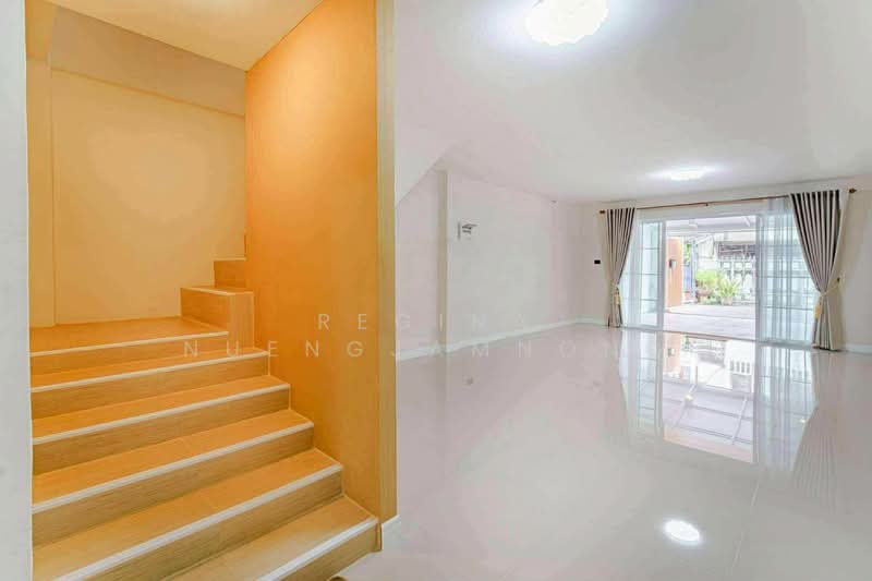 Jomtien beachfront towmhouse, Chon Buri (Pattaya), Bang Lamung, Bang Lamung (Pattaya), Chon Buri (Pattaya), 2 Bedrooms, 18 sqm, Townhouse For Sale, by Regina Nuengjamnong, 500342232 - DDproperty.com