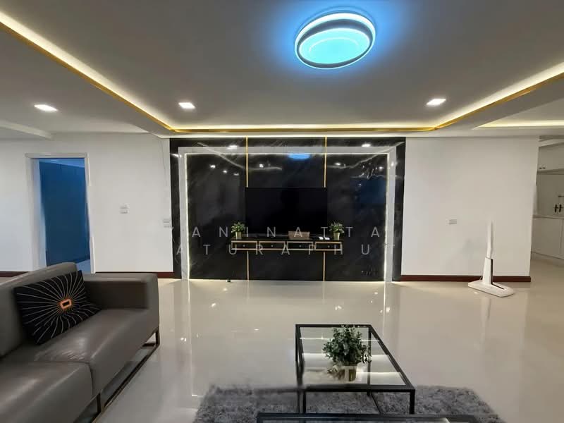 President Park Sukhumvit 24, Bangkok, 99 Sukhumvit 24 Alley, Khlongtoei Nua, Watthana, Bangkok, 3 Bedrooms, 220 sqm, Condo For Rent, by Yaninatta Jaturaphut, 500342241 - DDproperty.com