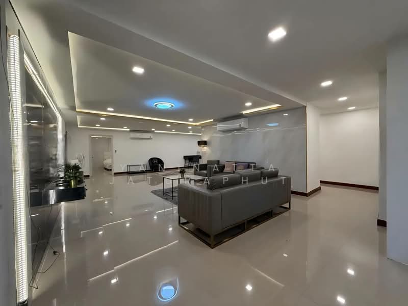 President Park Sukhumvit 24, Bangkok, 99 Sukhumvit 24 Alley, Khlongtoei Nua, Watthana, Bangkok, 3 Bedrooms, 220 sqm, Condo For Rent, by Yaninatta Jaturaphut, 500342241 - DDproperty.com