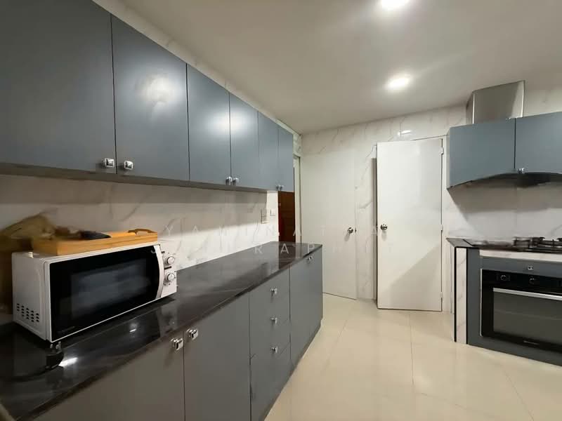 President Park Sukhumvit 24, Bangkok, 99 Sukhumvit 24 Alley, Khlongtoei Nua, Watthana, Bangkok, 3 Bedrooms, 220 sqm, Condo For Rent, by Yaninatta Jaturaphut, 500342241 - DDproperty.com