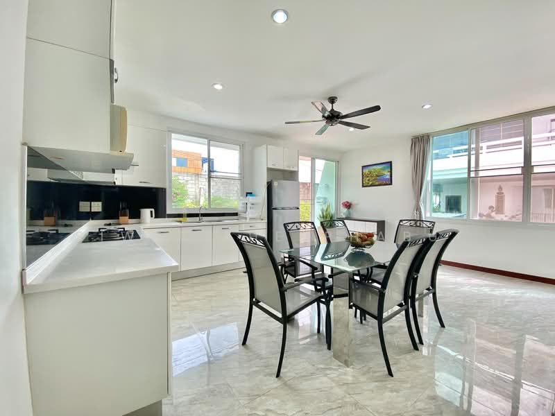 4 Bed Beachfront Townhouse 350 Sqm for Rent Only 60k at Jomtien Beach with Ocean View, Chon Buri (Pattaya), Na Jomtien 4, Bang Lamung, Bang Lamung (Pattaya), Chon Buri (Pattaya), 4 Bedrooms, 350 sqm, Townhouse For Rent, by Siwas Thepphabut, 500342302 - DDproperty.com