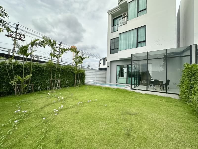 บ้านพร้อมสระว่ายน้ำส่วนตัว, กรุงเทพ, ลาดกระบัง, กรุงเทพ, 240 ตร.ม., ทาวน์เฮ้าส์ ให้เช่า, โดย Smart Living Bangkok Co.,Ltd., 500342307 - DDproperty.com