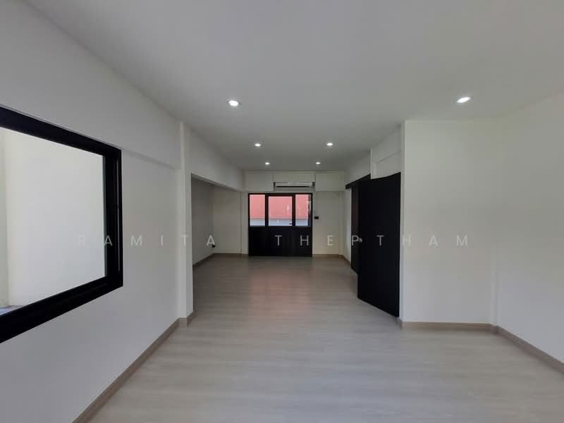 3-BR House, Bangkok, Suan Luang, Bangkok, 3 Bedrooms, 260 sqm, Single Detached House For Rent, by Ramita Theptham, 500342392 - DDproperty.com