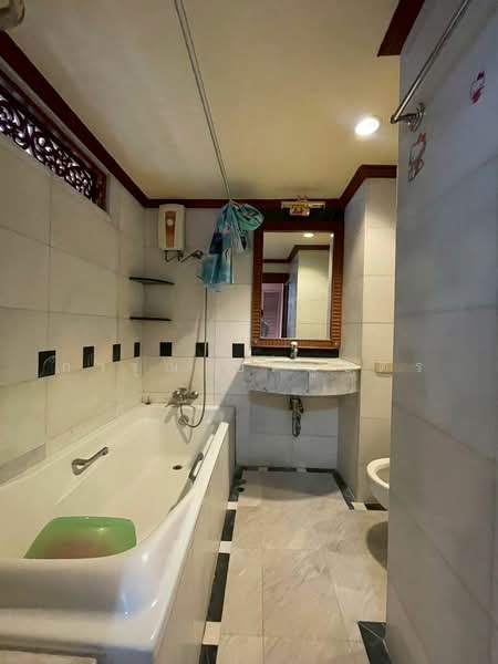 First Tower, Bangkok, 154 Sukhumvit Road, Khlongtoei Nua, Watthana, Bangkok, 1 Bedroom, 32 sqm, Condo For Sale, by การุณ ชมภูบุตร, 500342420 - DDproperty.com