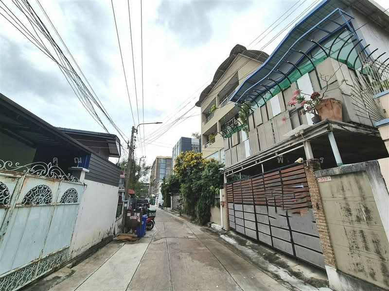บ้านเดี่ยว 74.6 ตร.ว. ใกล้แยกประชาอุทิศ (แยกเหม่งจ๋าย) ถ.ประชาอุทิศ, Bangkok, ถนนประชาอุทิศ, Samsen Nok, Huai Khwang, Bangkok, 1 Bedroom, 300 sqm, Single Detached House For Sale, by คุณ ณัฐสิน ตรีเพ็ชร (คิริน), 500342512 - DDproperty.com