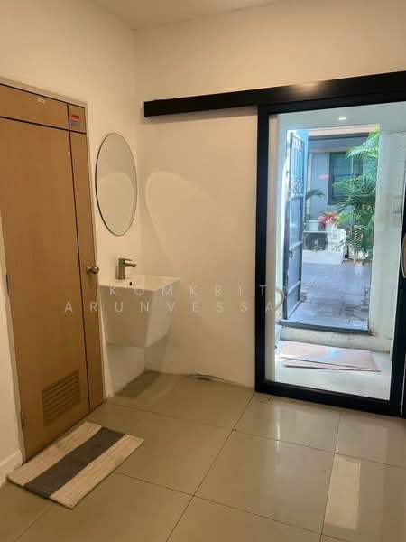 2-BR House, Bangkok, Thung Maha Mek, Sathon, Bangkok, 2 Bedrooms, 93 sqm, Single Detached House For Rent, by Komkrit  Arunvessased , 500342521 - DDproperty.com