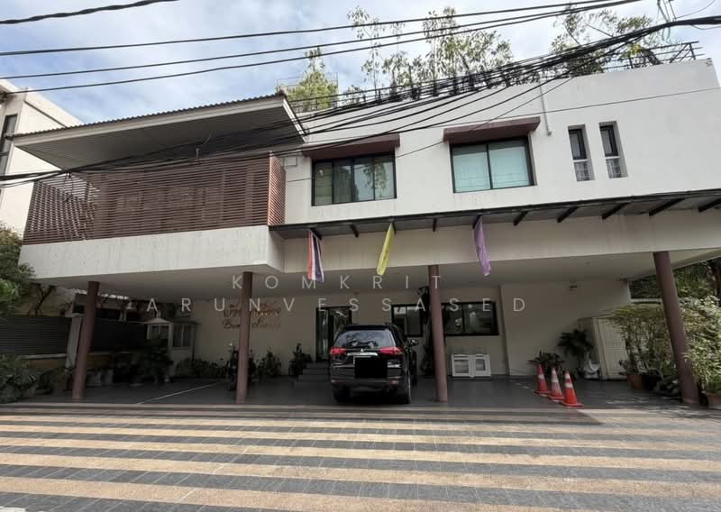 undefined, Bangkok, Khong Tan, Khlong Toei, Bangkok, 3 Bedrooms, 229 sqm, Single Detached House For Sale, by Komkrit Arunvessased , 500342532 - DDproperty.com