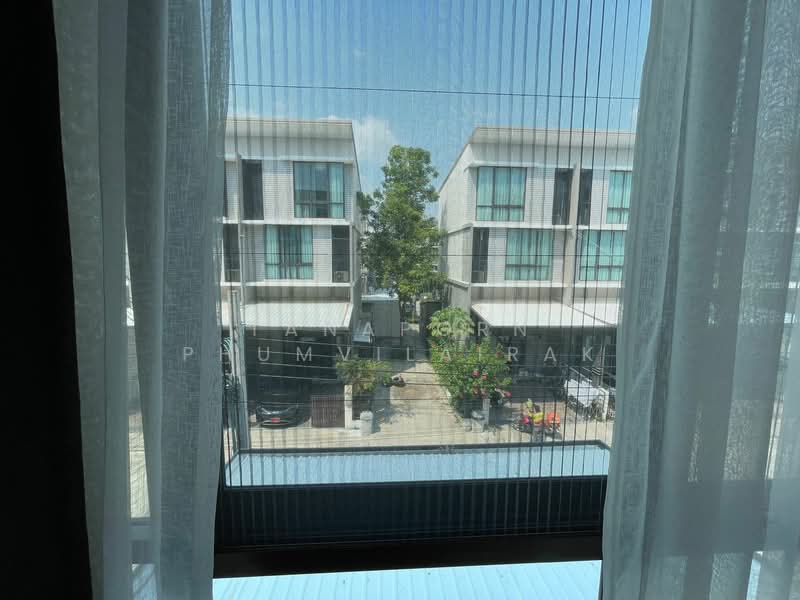 Patio Pattanakarn 38, Bangkok, Soi Phatthanakan 38 Phatthanakan Road, Suan Luang, Bangkok, 3 Bedrooms, 215 sqm, Townhouse For Sale, by Tanaporn Phumvilairak, 500343060 - DDproperty.com