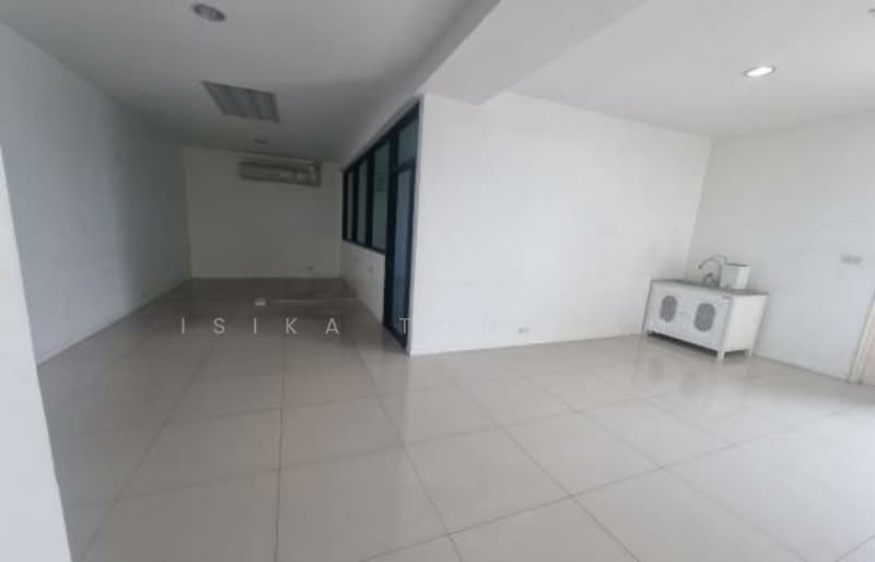 Thairong Tower, Bangkok, Phatthanakan Road, Suan Luang, Bangkok, 1 Bedroom, 83 sqm, Condo For Sale, by Isika Tonkham, 500343104 - DDproperty.com