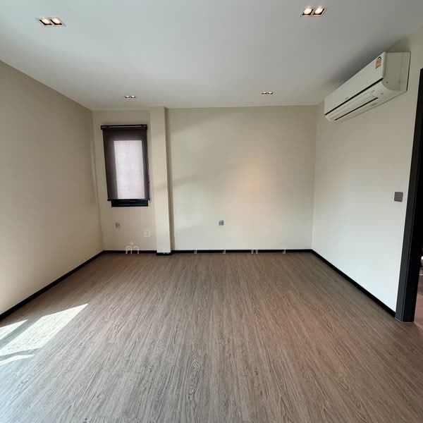 Prime Nine Ekamai, Bangkok, Soi Kamnoet Sap 2 Pradit Manutham Road, Bang Kapi, Huai Khwang, Bangkok, 3 Bedrooms, 315 sqm, Semi-Detached House (Twin House) For Sale, by อลงกต คำนวรพร, 500343227 - DDproperty.com