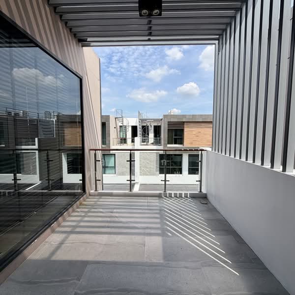 Prime Nine Ekamai, Bangkok, Soi Kamnoet Sap 2 Pradit Manutham Road, Bang Kapi, Huai Khwang, Bangkok, 3 Bedrooms, 315 sqm, Semi-Detached House (Twin House) For Sale, by อลงกต คำนวรพร, 500343227 - DDproperty.com