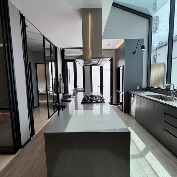 Prime Nine Ekamai, Bangkok, Soi Kamnoet Sap 2 Pradit Manutham Road, Bang Kapi, Huai Khwang, Bangkok, 3 Bedrooms, 315 sqm, Semi-Detached House (Twin House) For Sale, by อลงกต คำนวรพร, 500343227 - DDproperty.com