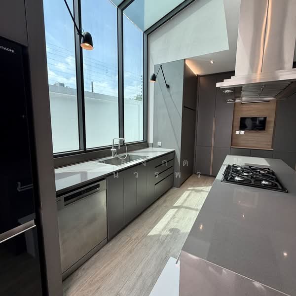 Prime Nine Ekamai, Bangkok, Soi Kamnoet Sap 2 Pradit Manutham Road, Bang Kapi, Huai Khwang, Bangkok, 3 Bedrooms, 315 sqm, Semi-Detached House (Twin House) For Sale, by อลงกต คำนวรพร, 500343227 - DDproperty.com
