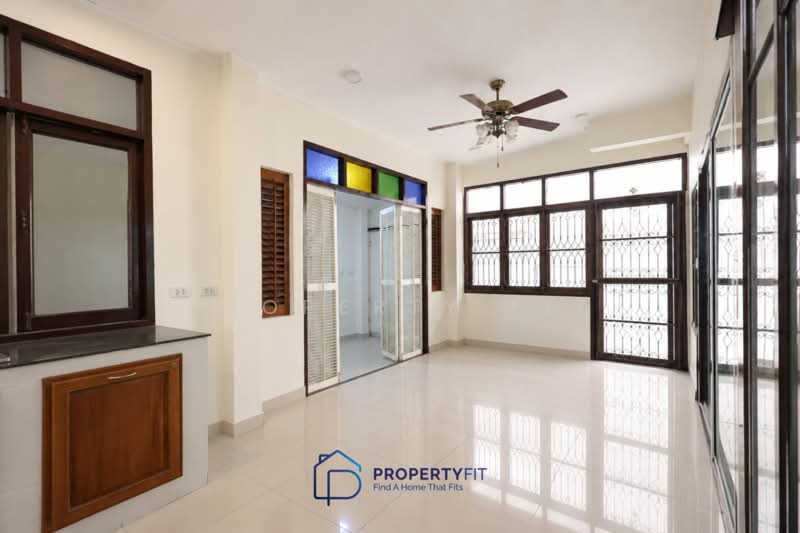 บ้านเดี่ยว 2 ชั้น 5 ห้องนอน ในซอยลาดพร้าว 115, กรุงเทพ, ลาดพร้าว 115, คลองจั่น, บางกะปิ, กรุงเทพ, 184 ตร.ม., บ้านเดี่ยว ให้เช่า, โดย Property Fit, 500343259 - DDproperty.com