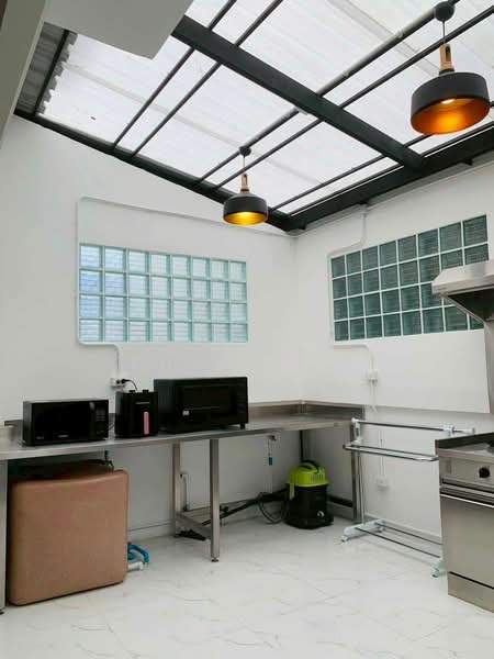 Baan Klang Krung Office Park Bangna, Bangkok, Soi Ban Klang Krung Village Office Park, Bang Na, Bangkok, 4 Bedrooms, 200 sqm, Townhouse For Rent, by Khun Eve, 500343261 - DDproperty.com