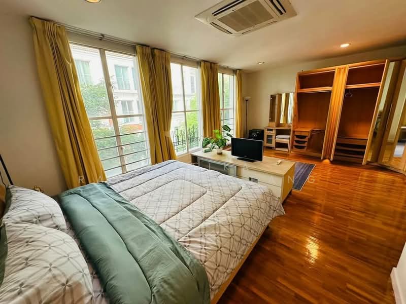 Baan Klang Krung Thonglor, Bangkok, 55 Soi Sukhumvit 55, Khlong Tan Nua, Watthana, Bangkok, 5 Bedrooms, 400 sqm, Townhouse For Rent, by Chotika Rakrungrueang, 500343318 - DDproperty.com
