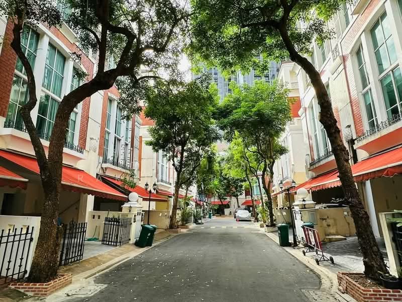 Baan Klang Krung Thonglor, Bangkok, 55 Soi Sukhumvit 55, Khlong Tan Nua, Watthana, Bangkok, 5 Bedrooms, 400 sqm, Townhouse For Rent, by Chotika Rakrungrueang, 500343318 - DDproperty.com