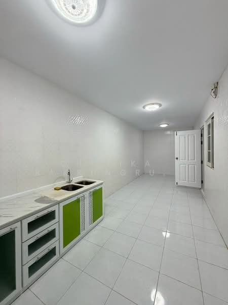 Urban Sathorn, Bangkok, Ratchaphruek Road, Bang Chak, Phasi Charoen, Bangkok, 3 Bedrooms, 300 sqm, Townhouse For Rent, by Chotika Rakrungrueang, 500343332 - DDproperty.com