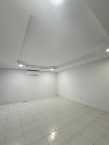 Urban Sathorn, Bangkok, Ratchaphruek Road, Bang Chak, Phasi Charoen, Bangkok, 3 Bedrooms, 300 sqm, Townhouse For Rent, by Chotika Rakrungrueang, 500343332 - DDproperty.com