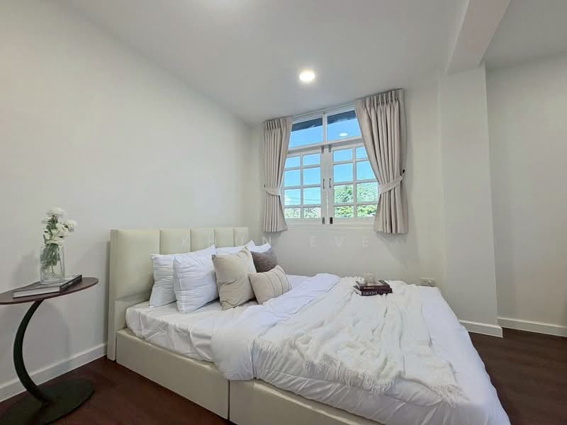 Townhome for rent in Ratchada nice decorated ( SPSEVE1953 ), Bangkok, Samsen Nok, Huai Khwang, Bangkok, 4 Bedrooms, 250 sqm, Townhouse For Rent, by Khun Eve, 500343369 - DDproperty.com