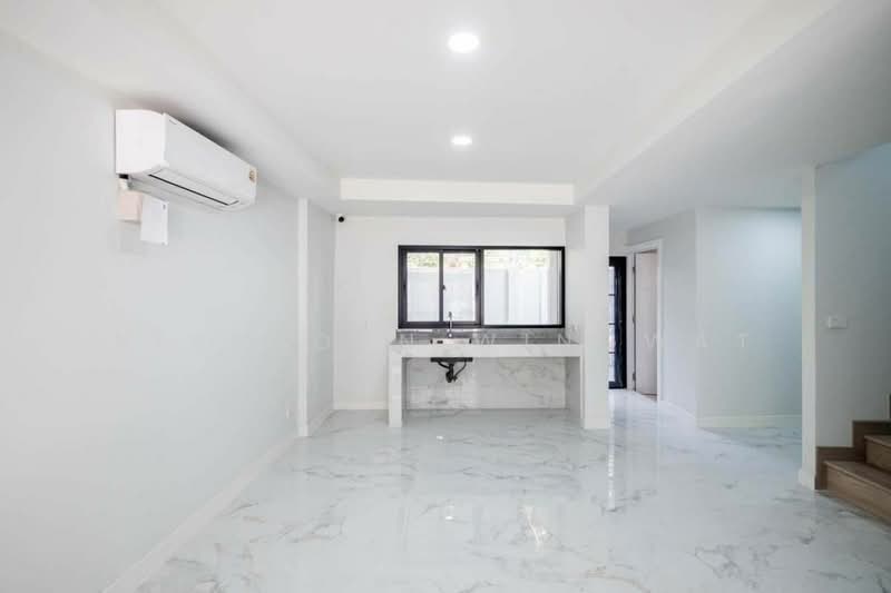 4-BR Townhouse, Bangkok, Suan Luang, Bangkok, 4 Bedrooms, 220 sqm, Townhouse For Rent, by Nisakorn Wingwat, 500343380 - DDproperty.com