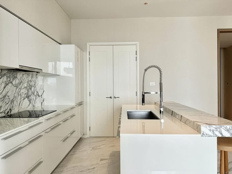 Four Seasons Private Residences : โฟร์ ซีซั่นส์ ไพรเวท เรสสิเด้นซ์, กรุงเทพ, 300 ถนนเจริญกรุง, ยานนาวา, สาทร, กรุงเทพ, 112 ตร.ม., คอนโด ให้เช่า, โดย Supatra Khanapan, 500343392 - DDproperty.com