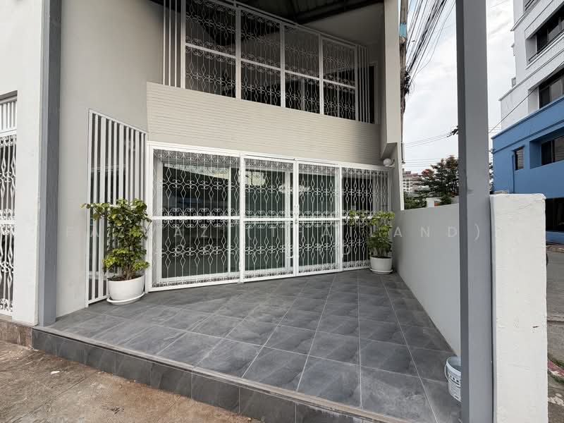 ทาวน์เฮาส์ 5 ห้องนอน เชียงใหม่แลนด์ ใกล้เมือง พื้นที่ใหญ่ เหมาะธุรกิจ, เชียงใหม่, ช้างคลาน, เมืองเชียงใหม่, เชียงใหม่, 200 ตร.ม., ทาวน์เฮ้าส์ ให้เช่า, โดย Fazwaz (Thailand) Co., Ltd., 500343543 - DDproperty.com