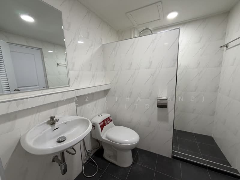 Spacious 5BR Townhouse for Rent at Chiang Mai Land Near City Center, Chiang Mai, Chang Klan, Muang Chiang Mai, Chiang Mai, 5 Bedrooms, 200 sqm, Townhouse For Rent, by Fazwaz (Thailand) Co., Ltd., 500343543 - DDproperty.com